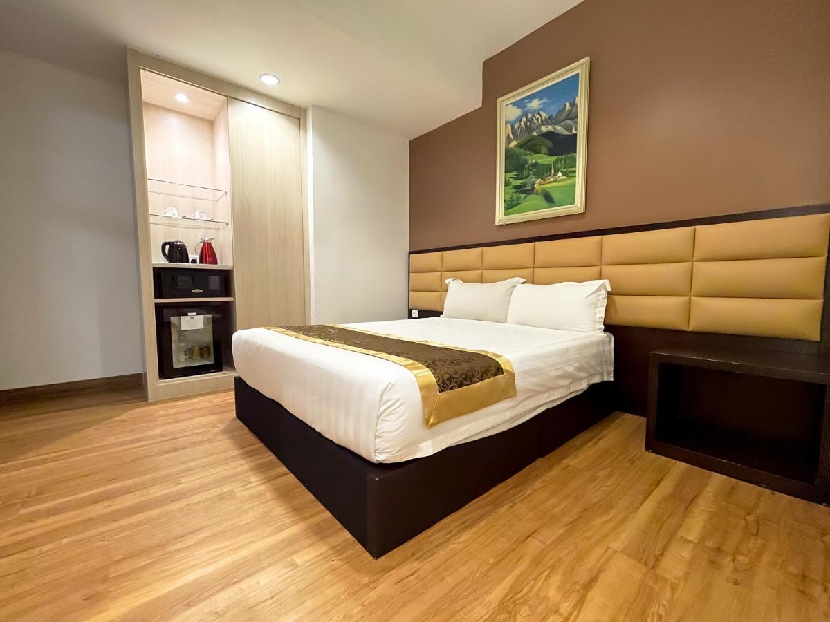 Hallmark Crown Hotel Malacca Εξωτερικό φωτογραφία
